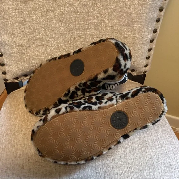 UGG Fluff Yeah slippers/shoes in leopard print - size 9 - Picture 6 of 10